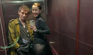 Elizabeth Dulau / elizabethdulau nude photo #0039