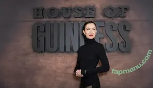 Elizabeth Dulau / elizabethdulau nude photo #0041