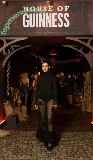 Elizabeth Dulau / elizabethdulau nude photo #0042