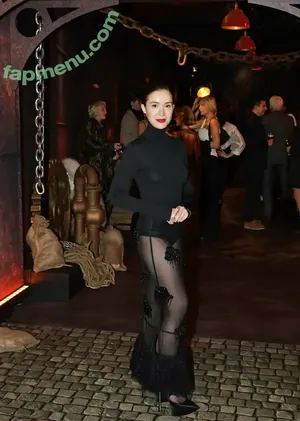 Elizabeth Dulau / elizabethdulau nude photo #0046