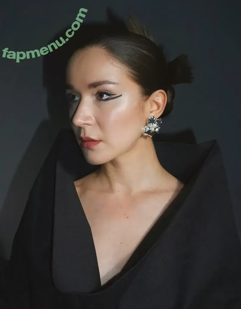 Elizabeth Dulau nude photo #0064 (elizabethdulau)