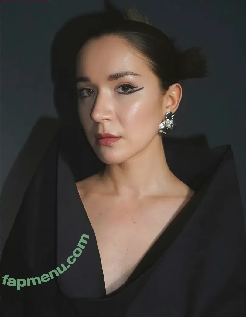 Elizabeth Dulau nude photo #0065 (elizabethdulau)