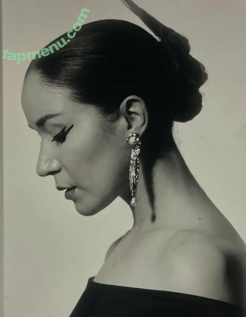 Elizabeth Dulau nude photo #0069 (elizabethdulau)