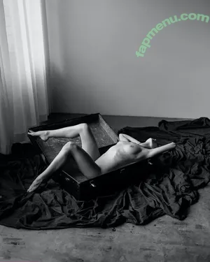  nude photo #0003