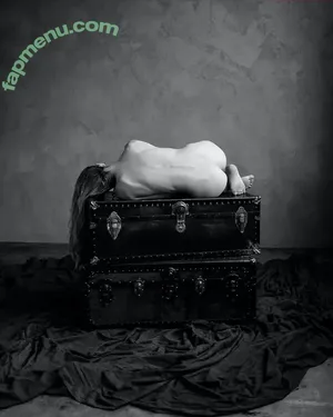  nude photo #0004