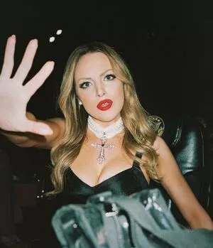 Elizabeth Gillies / ElizabethGilliesOfficial / LizGillies / lizgillz nude photo #0082