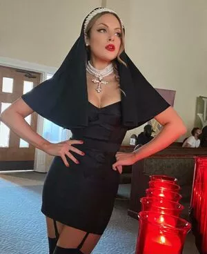 Elizabeth Gillies / ElizabethGilliesOfficial / LizGillies / lizgillz nude photo #0086