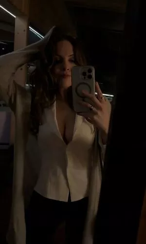 Elizabeth Gillies / ElizabethGilliesOfficial / LizGillies / lizgillz nude photo #0166