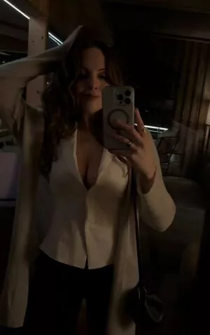 Elizabeth Gillies / ElizabethGilliesOfficial / LizGillies / lizgillz nude photo #0167