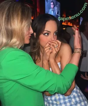 Elizabeth Gillies / lizgillz nude photo #0600