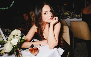 Elizabeth Gillies / lizgillz nude photo #0675