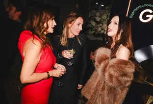 Elizabeth Gillies / lizgillz nude photo #0679