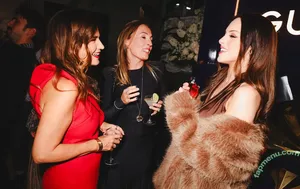 Elizabeth Gillies / lizgillz nude photo #0680