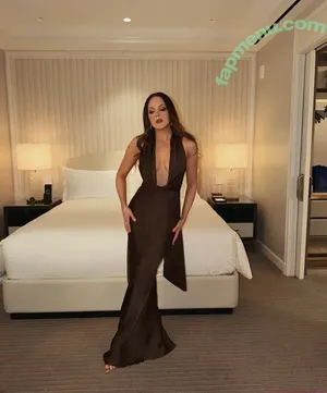 Elizabeth Gillies / lizgillz nude photo #0683