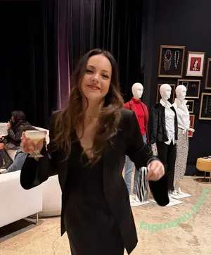 Elizabeth Gillies / lizgillz nude photo #0689