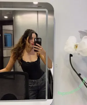 Elizabeth Gillies / lizgillz nude photo #0691