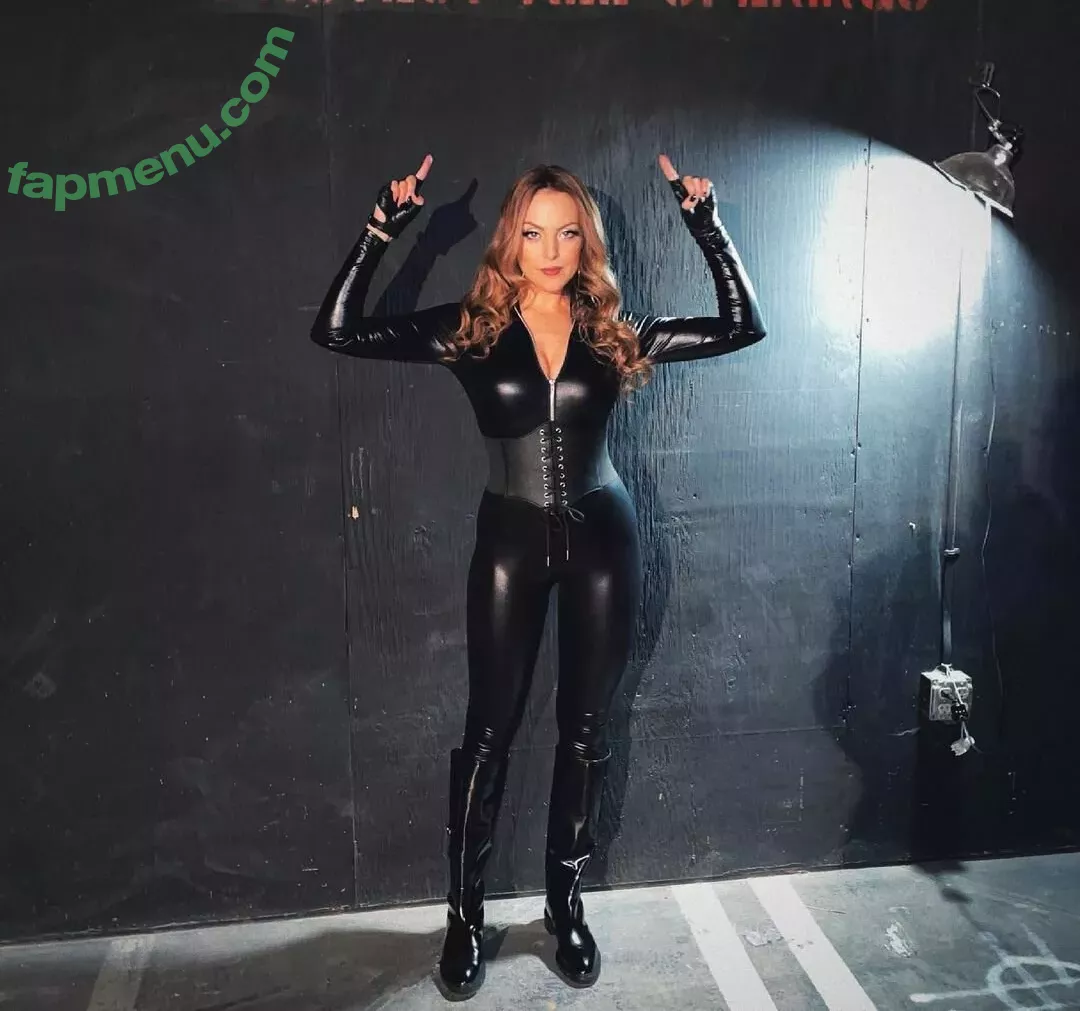 Elizabeth Gillies nude photo #0059 (ElizabethGilliesOfficial / LizGillies / lizgillz)