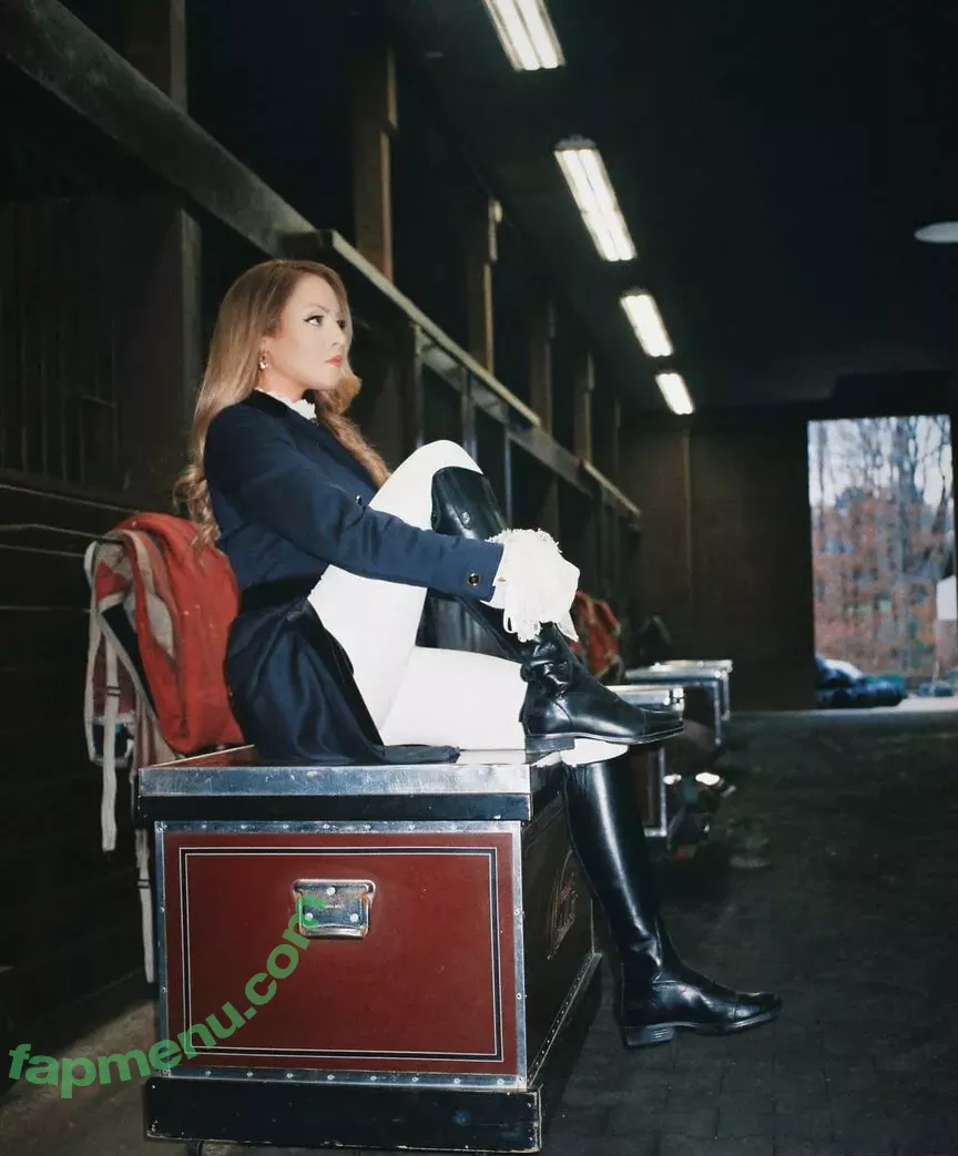 Elizabeth Gillies nude photo #0078 (ElizabethGilliesOfficial / LizGillies / lizgillz)