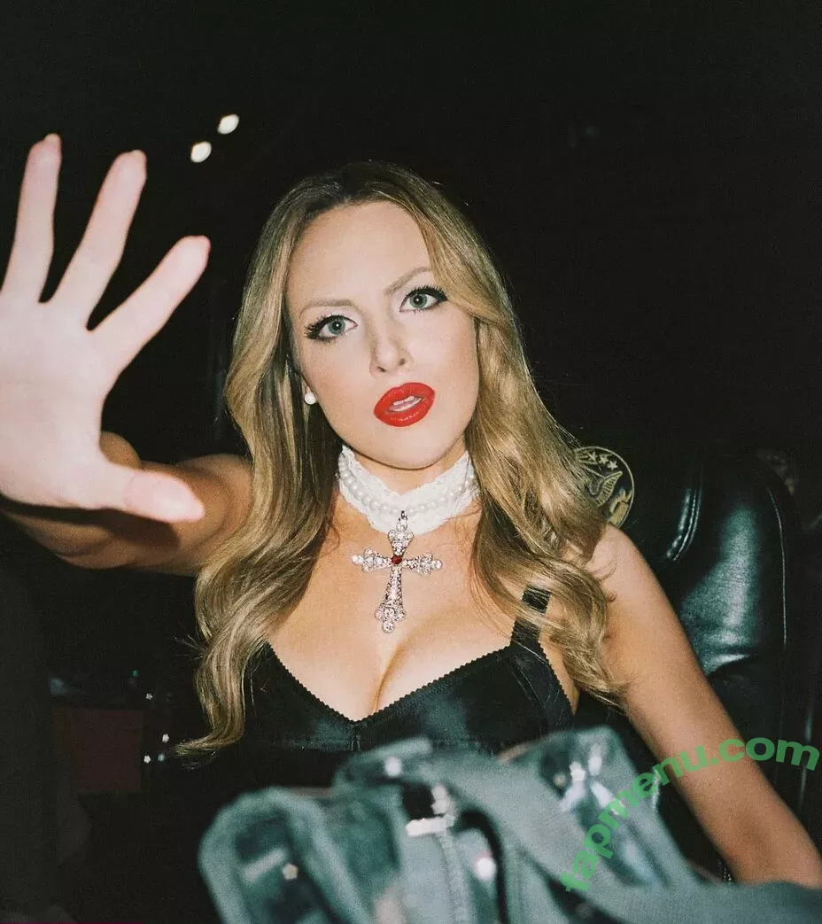Elizabeth Gillies nude photo #0082 (ElizabethGilliesOfficial / LizGillies / lizgillz)
