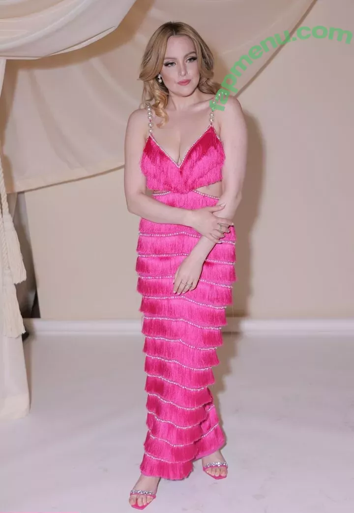 Elizabeth Gillies nude photo #0102 (ElizabethGilliesOfficial / LizGillies / lizgillz)