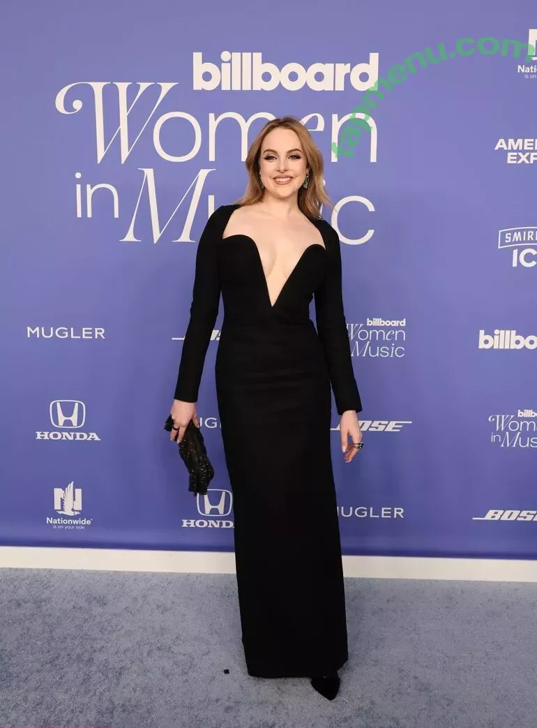 Elizabeth Gillies nude photo #0122 (ElizabethGilliesOfficial / LizGillies / lizgillz)