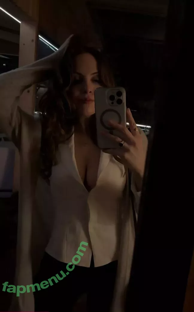 Elizabeth Gillies nude photo #0166 (ElizabethGilliesOfficial / LizGillies / lizgillz)