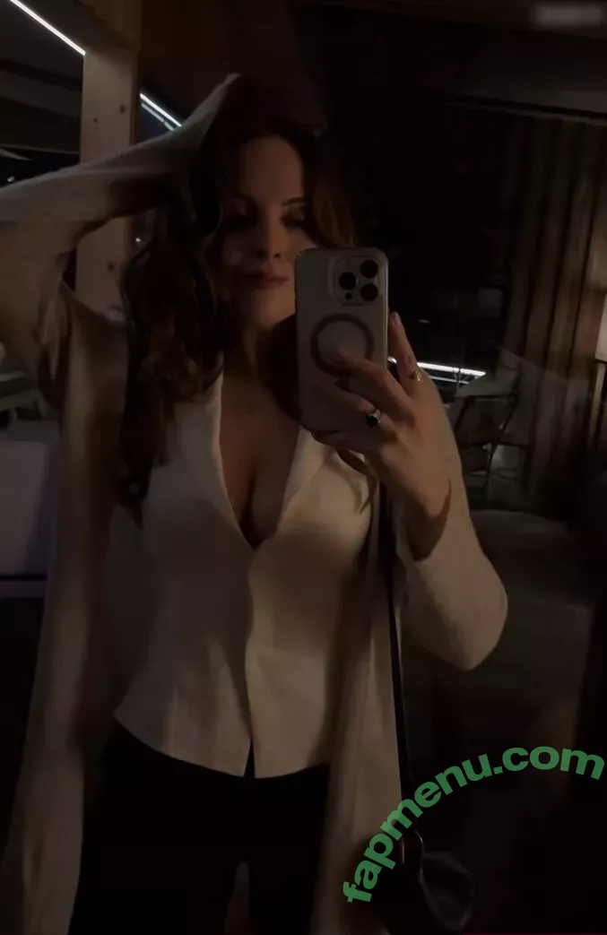 Elizabeth Gillies nude photo #0262 (ElizabethGilliesOfficial / LizGillies / lizgillz)