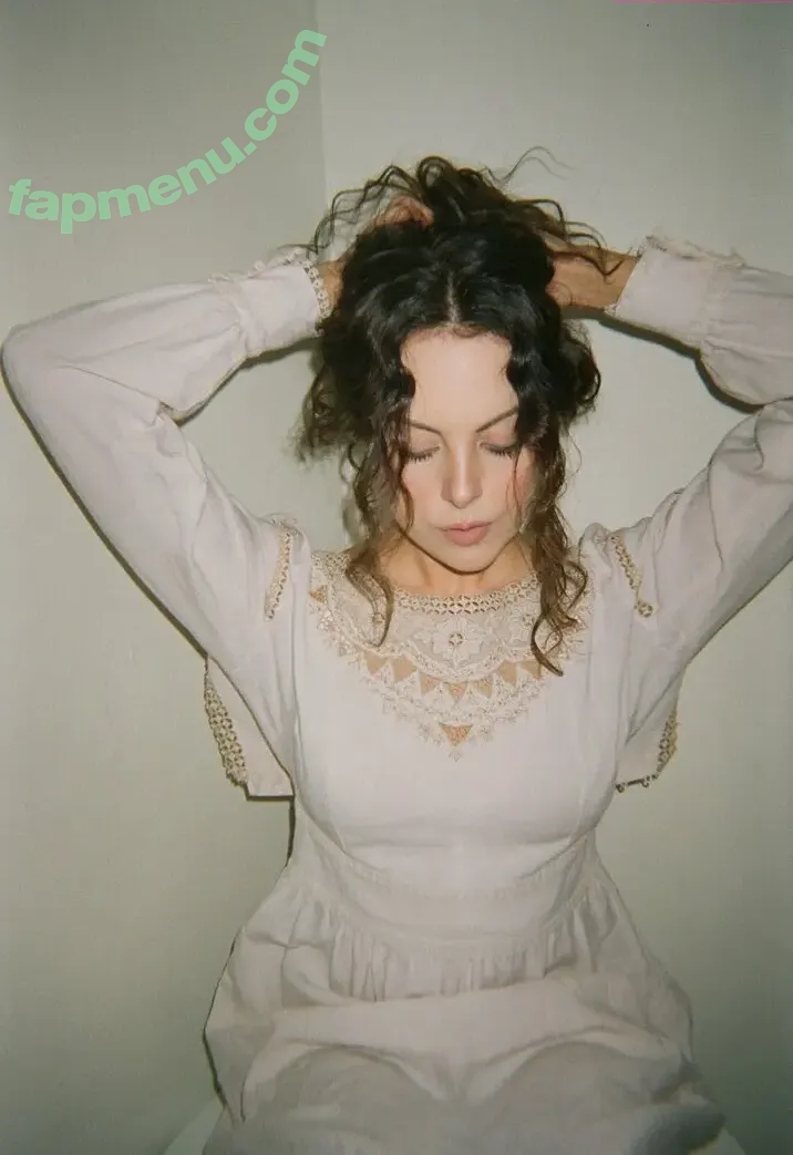 Elizabeth Gillies nude photo #0498 (lizgillz)