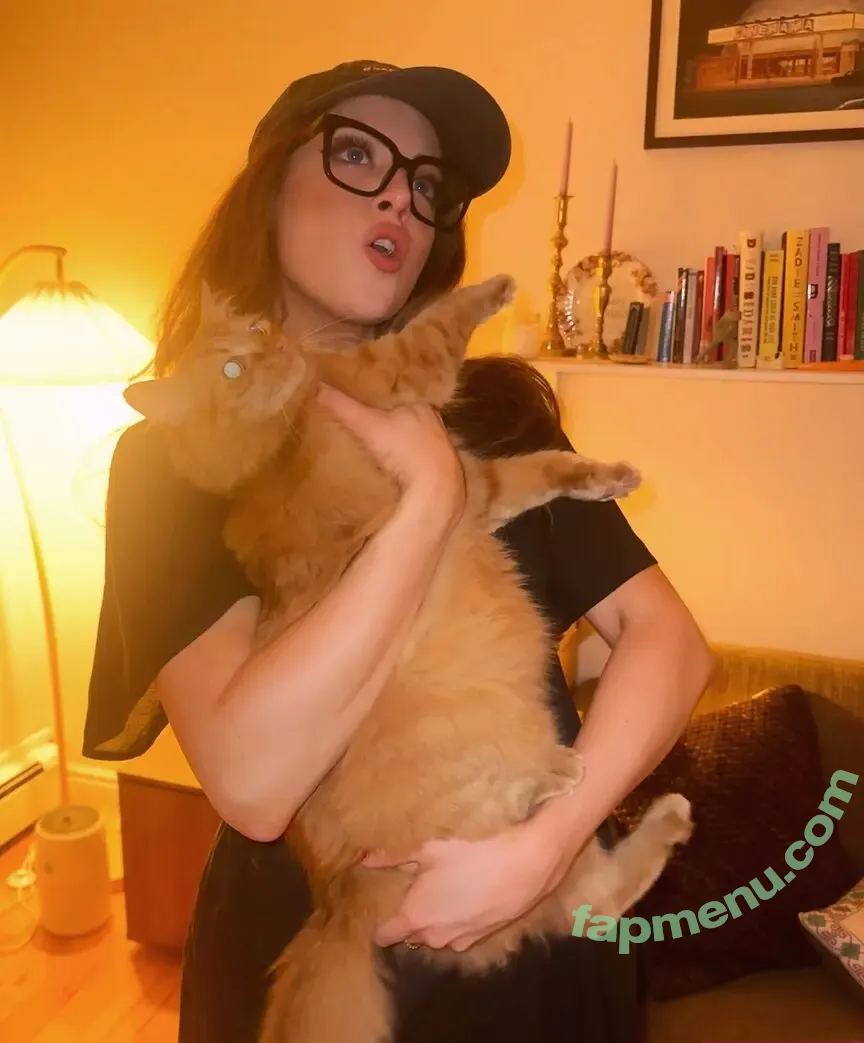 Elizabeth Gillies nude photo #0603 (lizgillz)