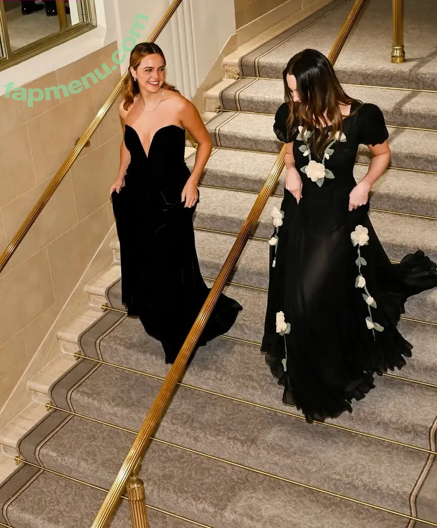 Elizabeth Gillies nude photo #0653 (lizgillz)