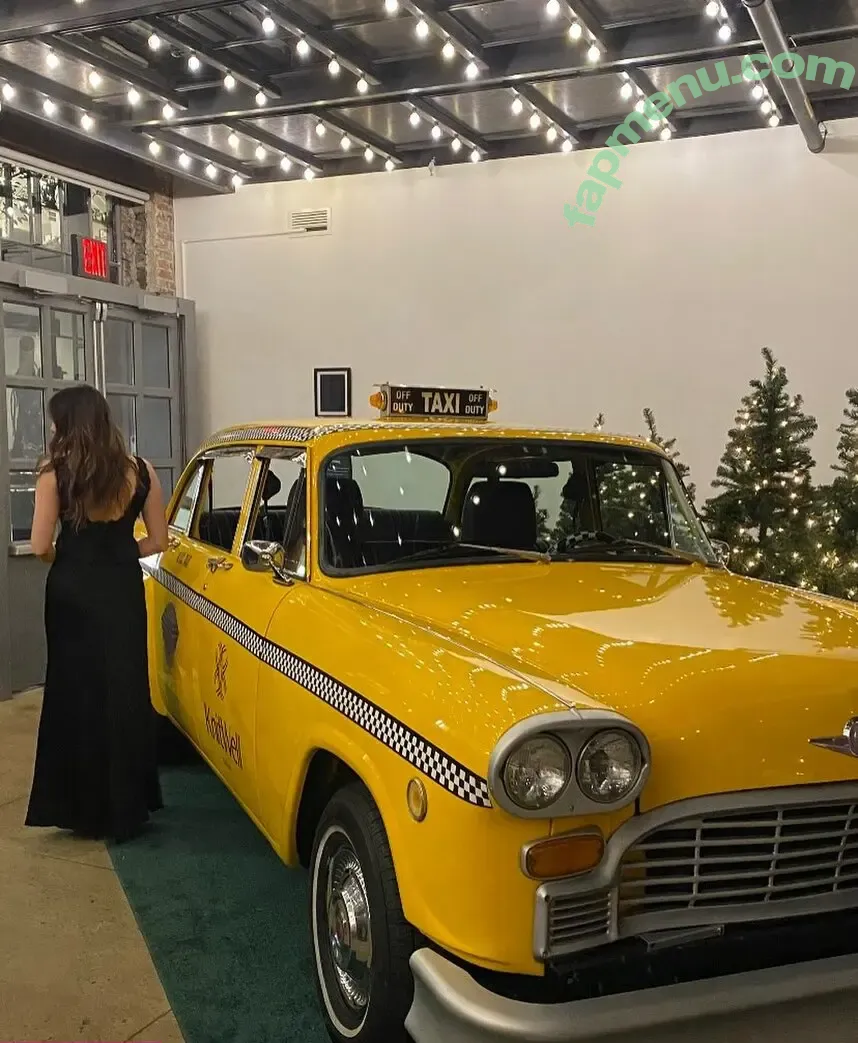 Elizabeth Gillies nude photo #0659 (lizgillz)