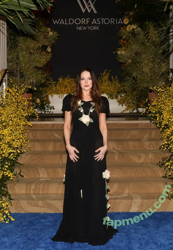 Elizabeth Gillies nude photo #0668 (lizgillz)