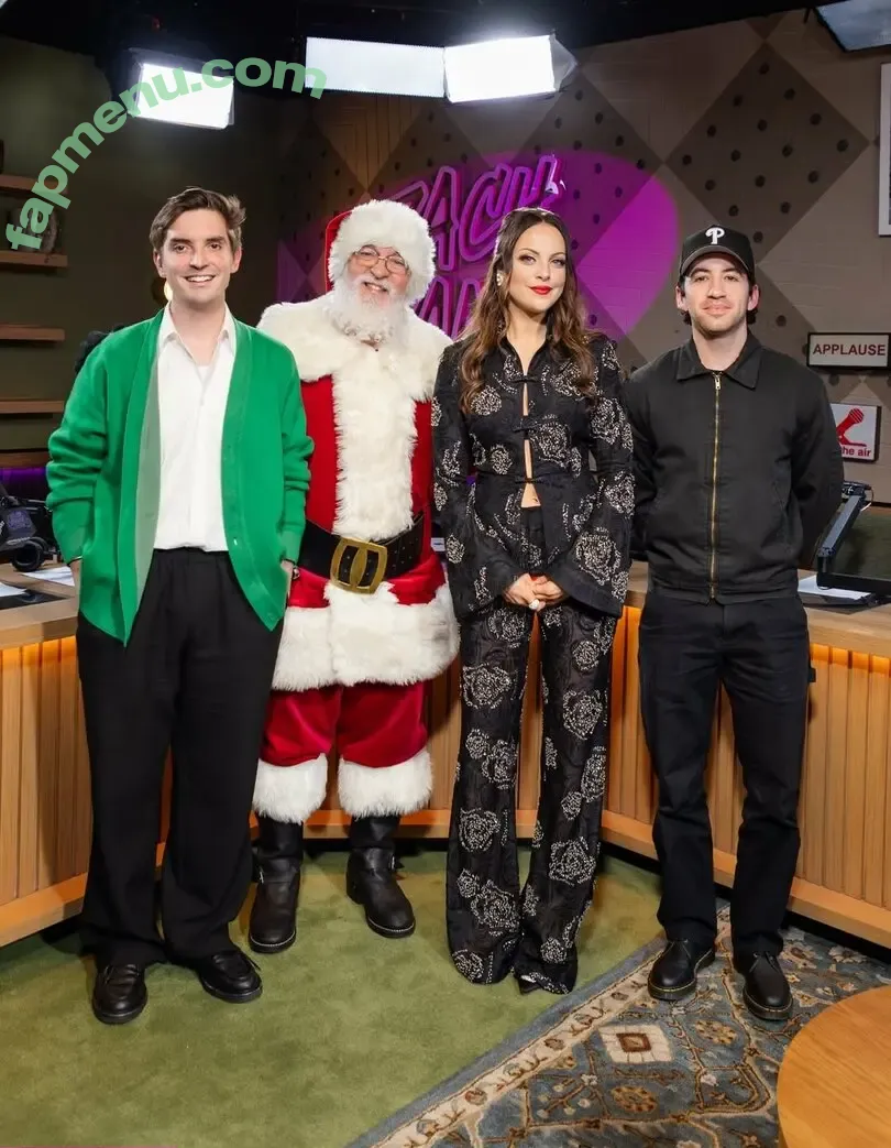 Elizabeth Gillies nude photo #0718 (ElizabethGilliesOfficial / LizGillies / lizgillz)