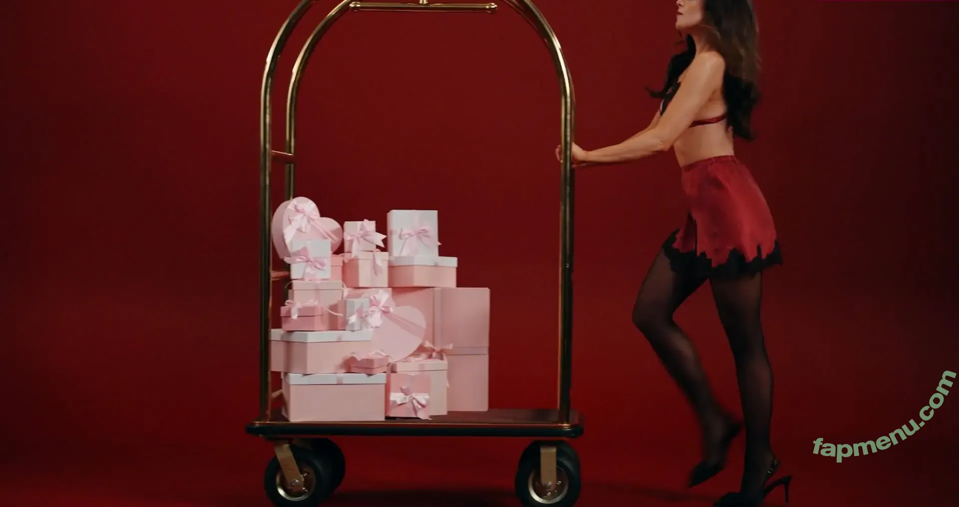 Elizabeth Gillies nude photo #0730 (ElizabethGilliesOfficial / LizGillies / lizgillz)