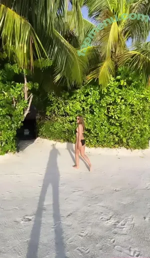 Elizabeth Hurley / elizabethhurley1 nude photo #1033