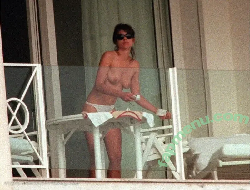 Elizabeth Hurley nude photo #1200 (elizabethhurley1)