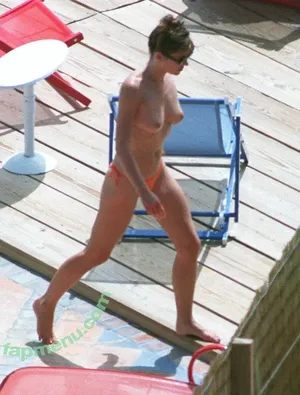 Elizabeth Jane Hurley / ElizabethHurley / elizabethhurleybeach nude photo #0011