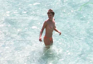 Elizabeth Jane Hurley / ElizabethHurley / elizabethhurleybeach nude photo #0013