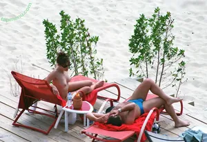 Elizabeth Jane Hurley / ElizabethHurley / elizabethhurleybeach nude photo #0021
