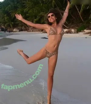 Elizabeth Jane Hurley / ElizabethHurley / elizabethhurleybeach nude photo #0039