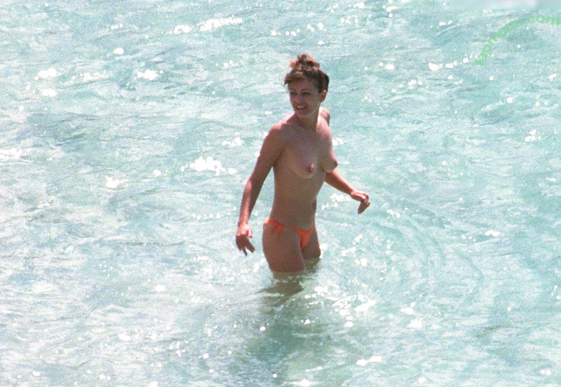 Elizabeth Jane Hurley nude photo #0013 (ElizabethHurley / elizabethhurleybeach)