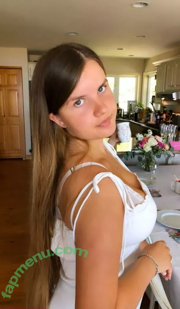 Elizabeth M nude photo #0366 (elizabethkm / elizabethnyk)