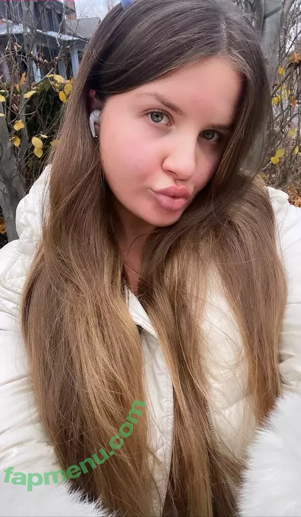 Elizabeth M nude photo #0432 (elizabethkm / elizabethnyk)