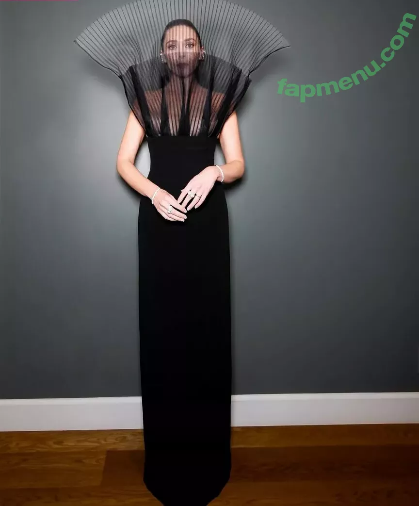 Elizabeth Olsen nude photo #1986 (elizabetholsendaily / lizabeth_olsen)