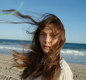 Elizabeth Olsen / elizabetholsendaily / lizabeth_olsen nude photo #2691