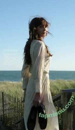 Elizabeth Olsen / elizabetholsendaily / lizabeth_olsen nude photo #2697