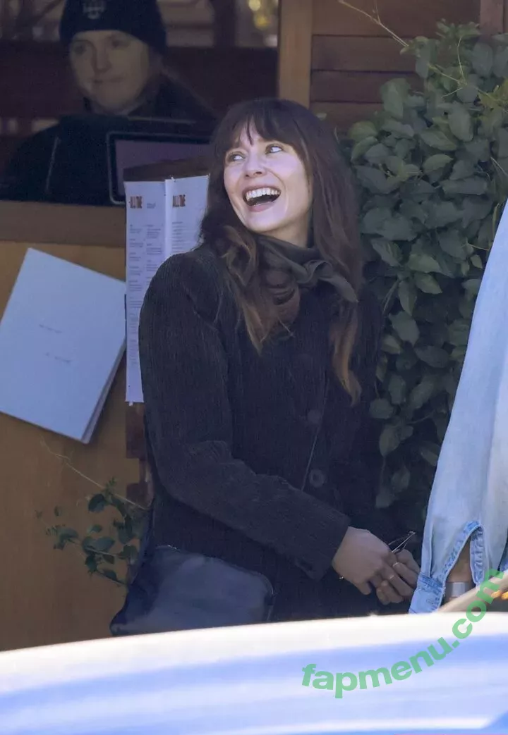 Elizabeth Olsen nude photo #2118 (elizabetholsendaily / lizabeth_olsen)