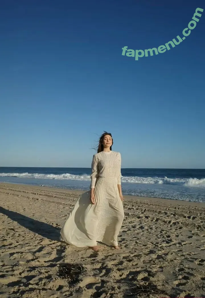 Elizabeth Olsen nude photo #2696 (elizabetholsendaily / lizabeth_olsen)
