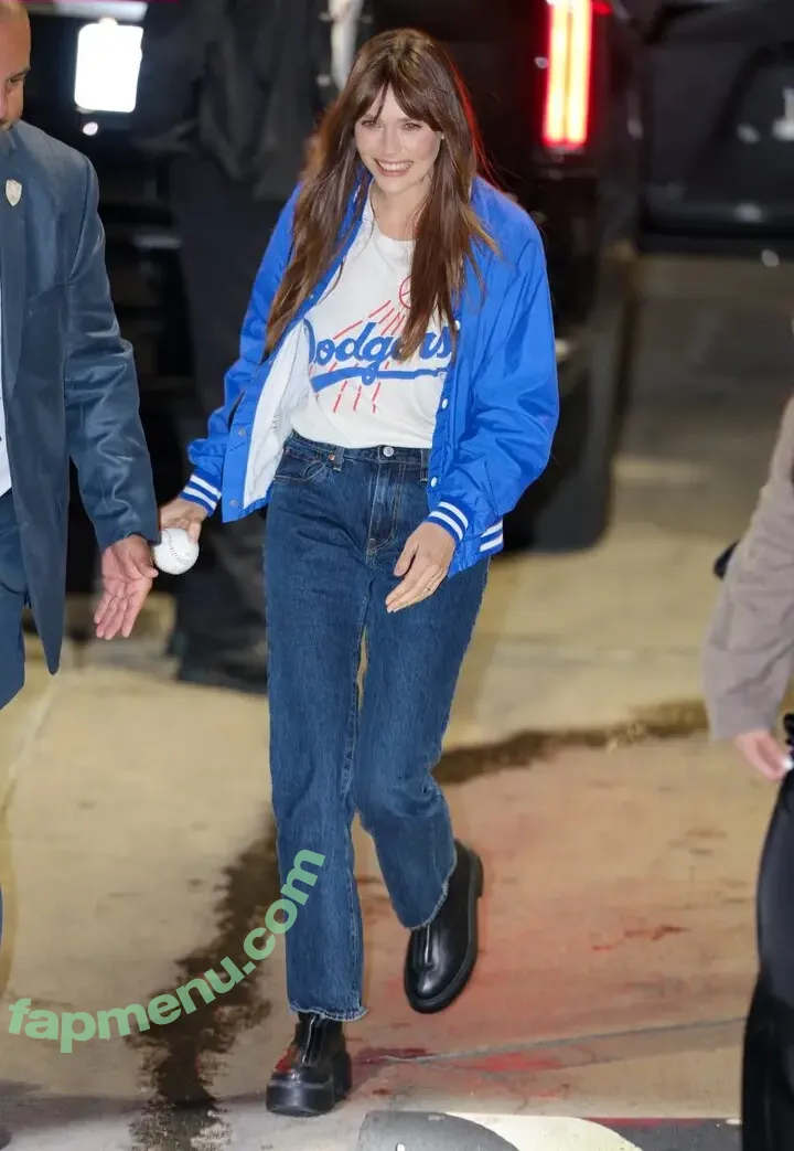 Elizabeth Olsen nude photo #2725 (elizabetholsendaily / lizabeth_olsen)