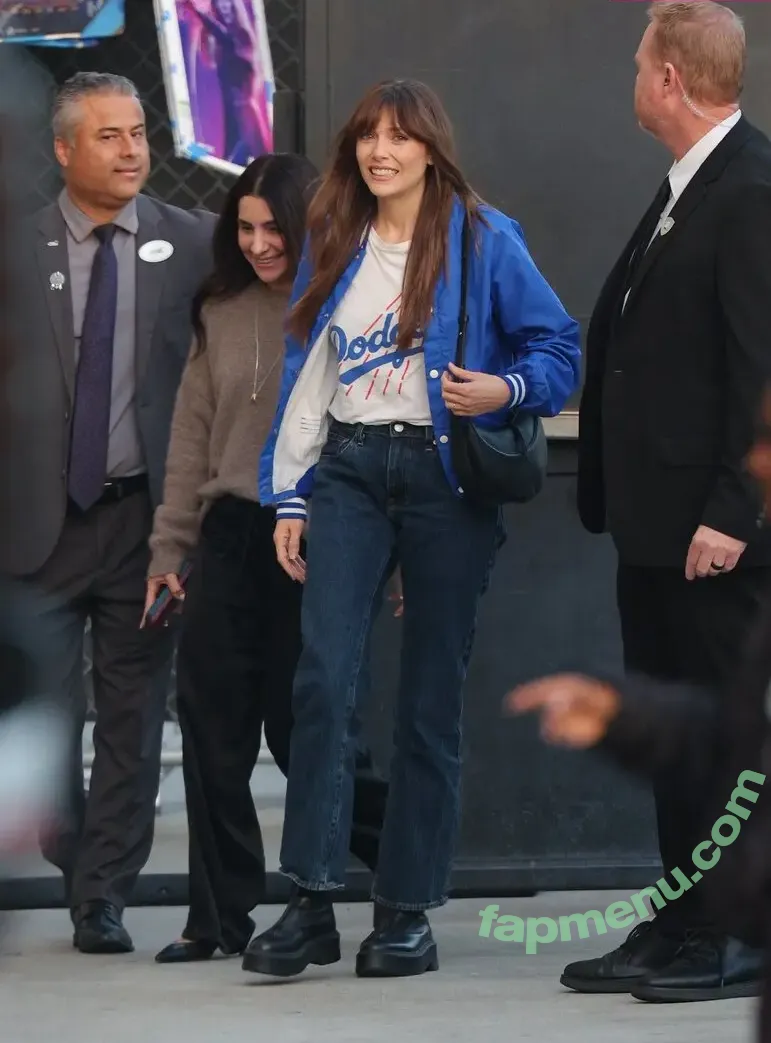 Elizabeth Olsen nude photo #2736 (elizabetholsendaily / lizabeth_olsen)